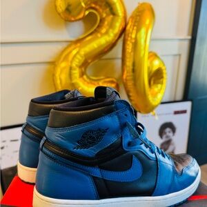 Retro Jordan 1 high OG//Jordan Sneakers in royal Blue and Black